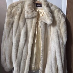 Vintage Jordache Women’s Ivory Faux Fur Coat Size L